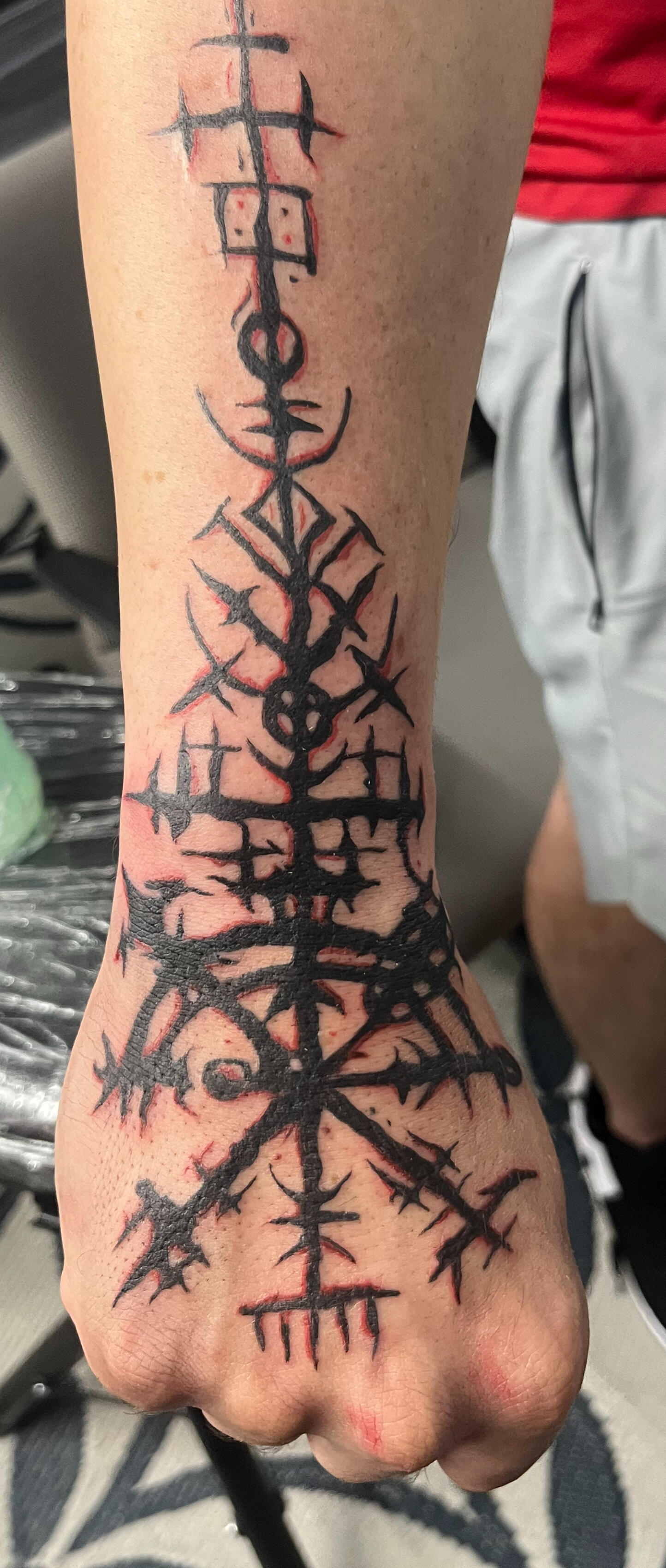 Memorial Tattoo – Christ & Faith A piece created during one of the most meaningful seasons of my life. This memorial-style Chri